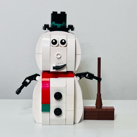 LEGO Holiday Collection - Picture 5 of 8